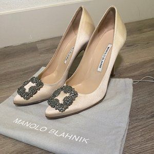 NWT Manolo Blahnik Hangisi 7.5 US Champagne Satin Jewel Buckle Pumps 37.5 IT